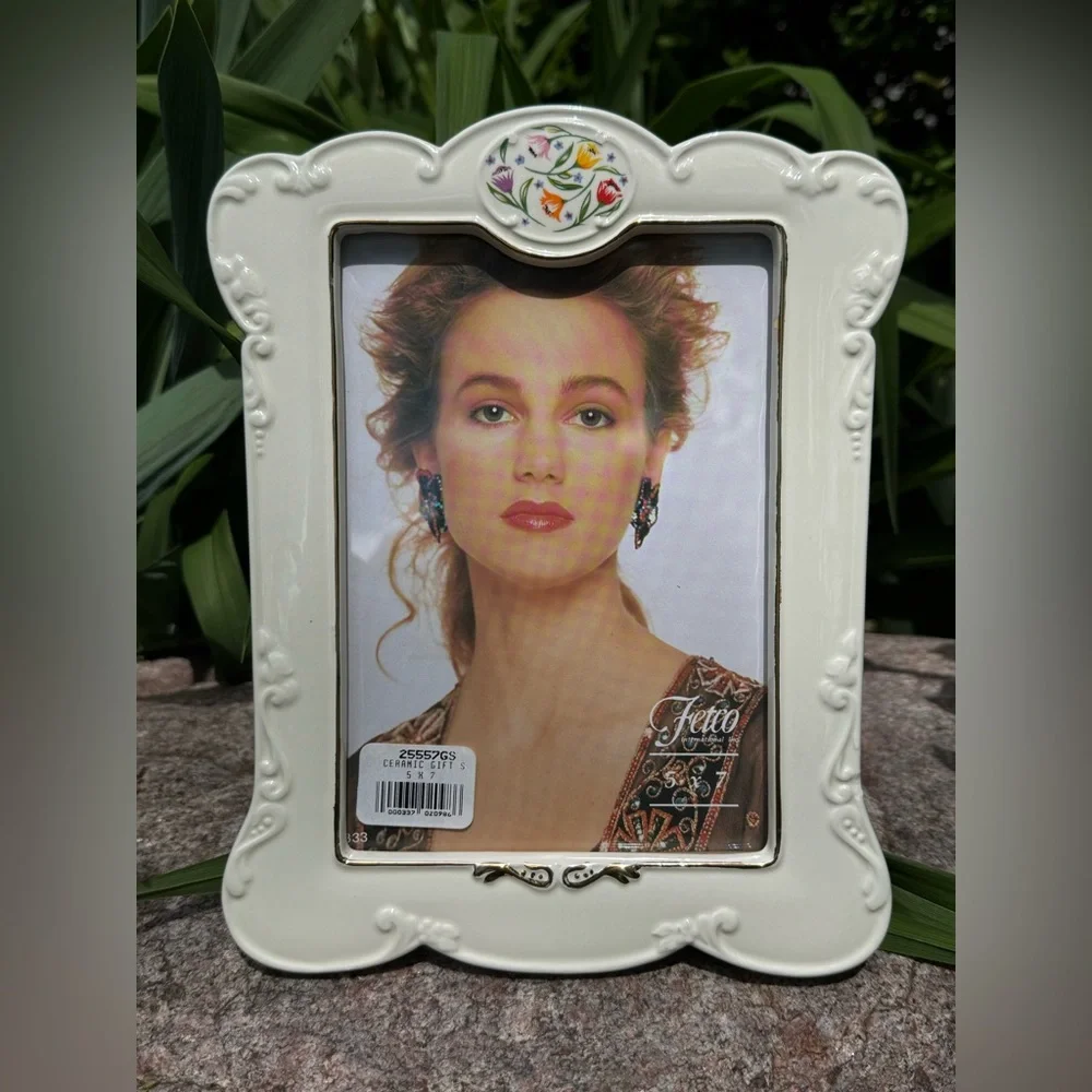 Fetco Ceramic White Ornate Picture Frame with Elegant Accents